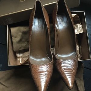 Gorgeous Gucci Python heels!